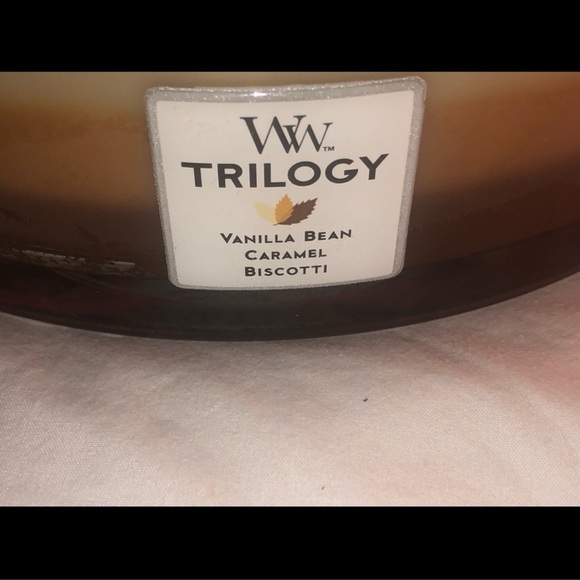 WOODWICK VANILLA BEAN (CAFE SWEETS) TRILOGY CANDLE - Picture 2 of 5